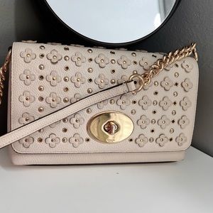 🤍AUTHENTIC COACH CROSSBODY HANDBAG. GOLD TONE HARDWARE. EYELET FLORAL DETAILS🤍
